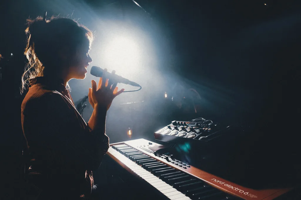 Elodie Bernigal Ello papillon - Piano voix - en résidence à Migennes - A rebours - live
