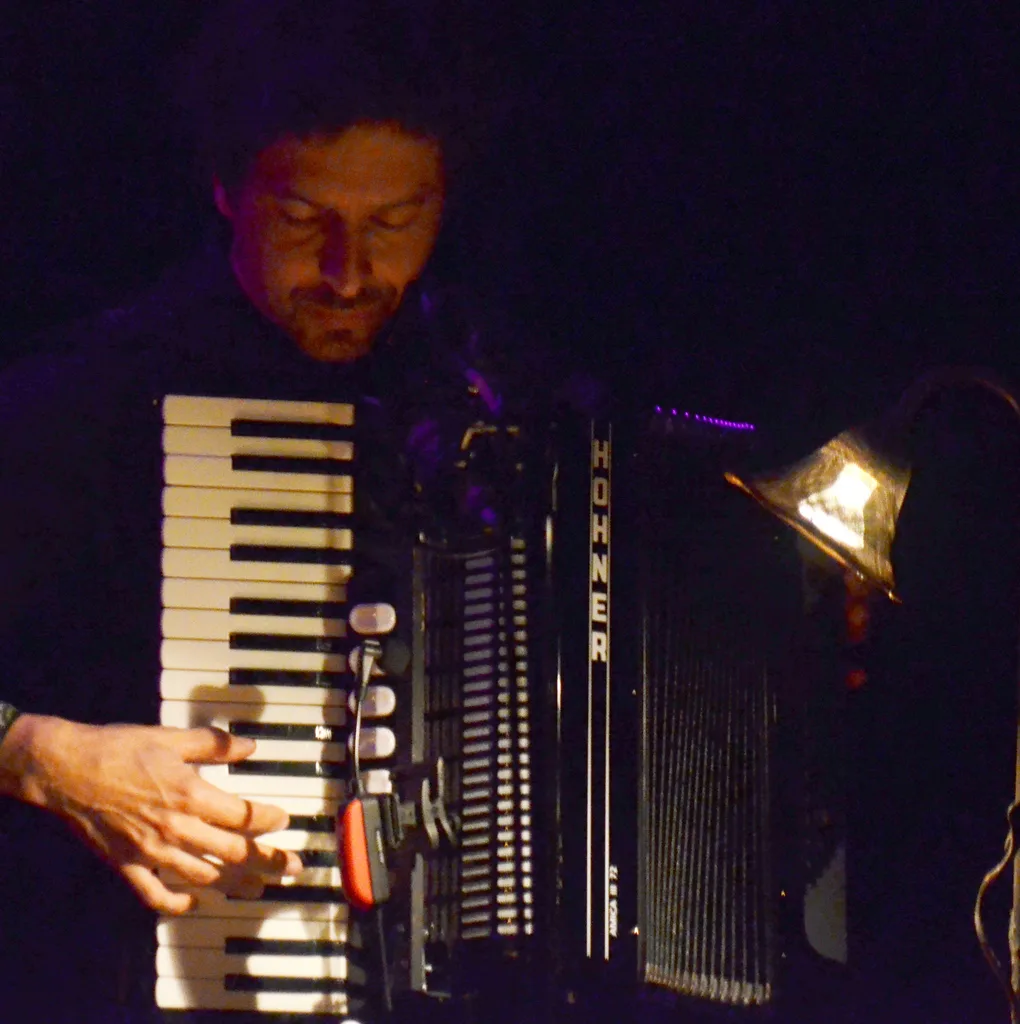 Spectacle Ello Papillon - Jean Marc Michollet à l'accordéon