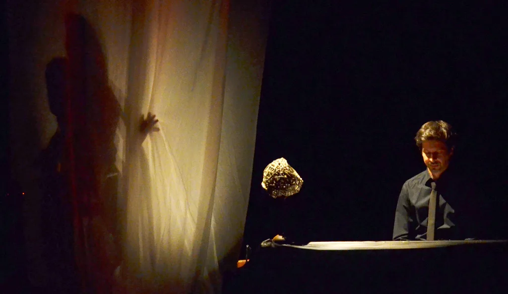 Spectacle Ello Papillon avec Jean Marc Michollet au clavier