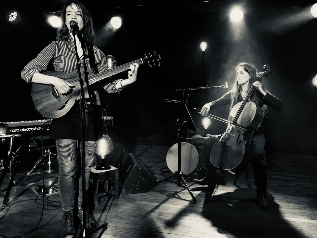Elodie Bernigal Ello papillon - Annabelle Rogelet - en résidence à Migennes - A rebours - live